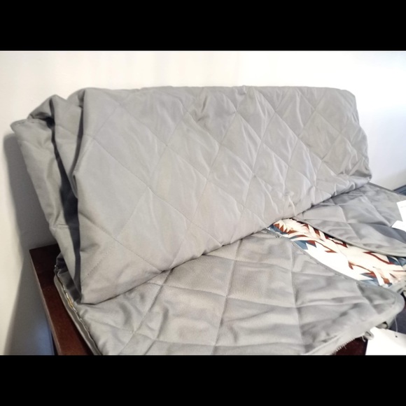 Pendleton Travel Blanket - Picture 3 of 11